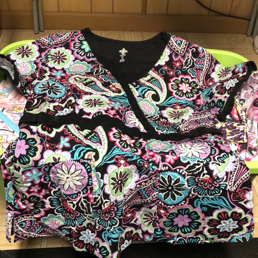 Scrub top
